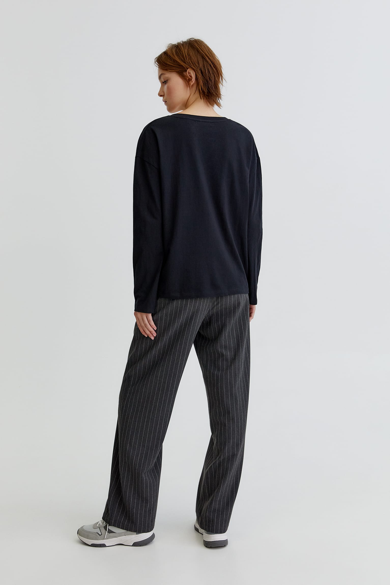 Oversized V-neck T-shirt - immagine 2